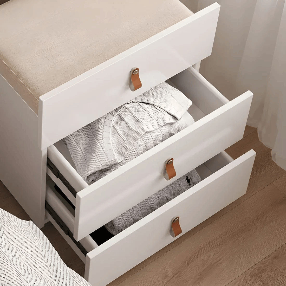 Ivory – Sminkbord med hopfällbar spegel